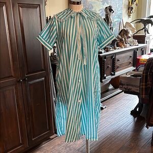 Vintage Sz M Teal and White Peter Pan Collar Striped Short Sleeve House Coat GVC